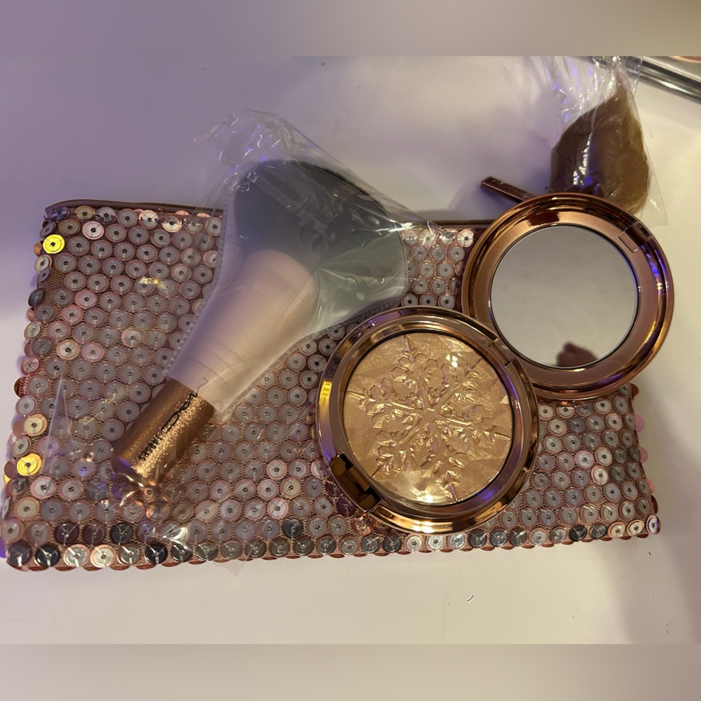 MAC holiday highlight